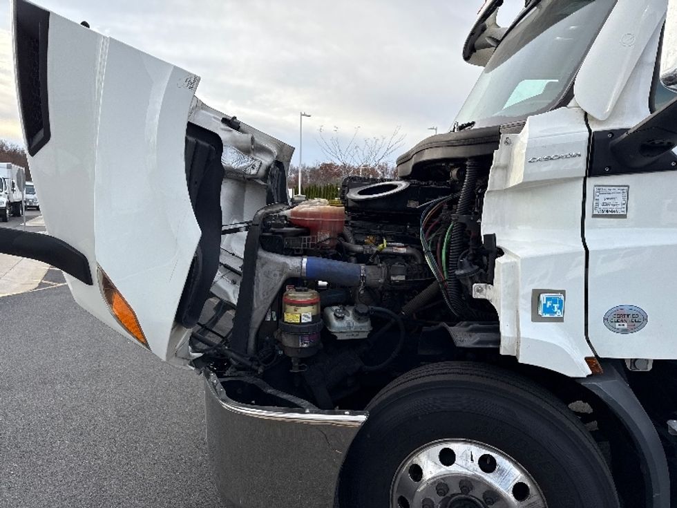 Day Cab Tractor-Heavy Duty Tractors-Freightliner-2021-T11664ST-Monmouth Junction-NJ-304,789\n\t\tmiles-$ 58,750 - Image 16