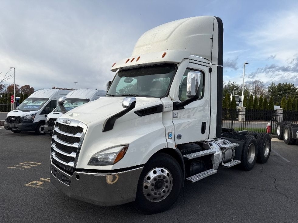 Day Cab Tractor-Heavy Duty Tractors-Freightliner-2021-T11664ST-Monmouth Junction-NJ-304,789\n\t\tmiles-$ 58,750 - Image 3