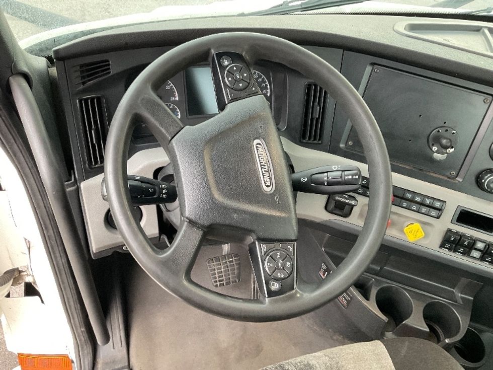 Day Cab Tractor-Heavy Duty Tractors-Freightliner-2021-T11664ST-Mount Pleasant-PA-493,982\n\t\tmiles-$ 42,500 - Image 11
