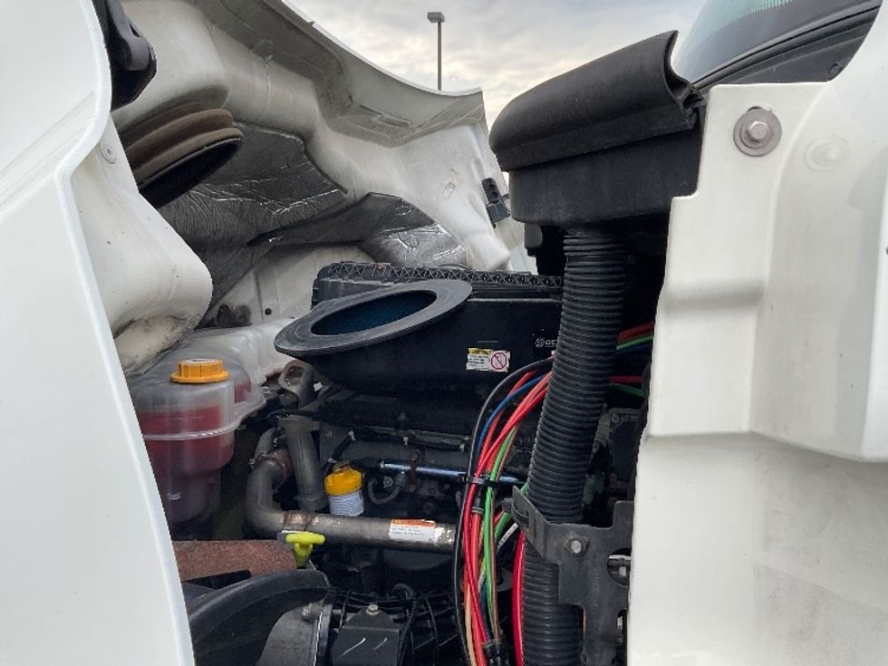 Day Cab Tractor-Heavy Duty Tractors-Freightliner-2021-T11664ST-Mount Pleasant-PA-493,982\n\t\tmiles-$ 42,500 - Image 16