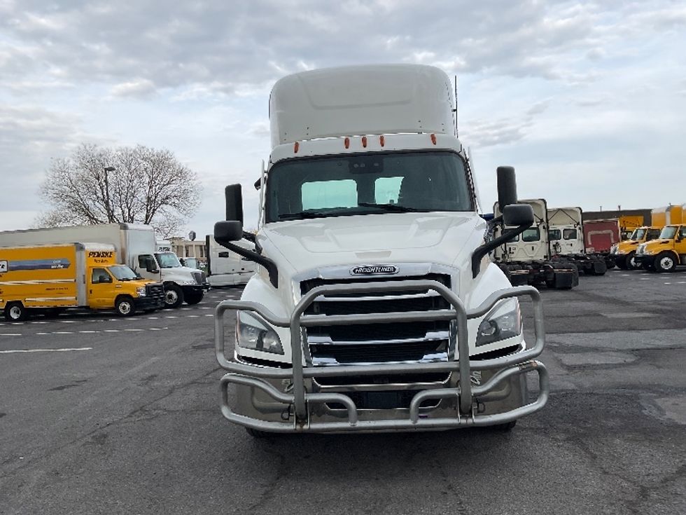 Day Cab Tractor-Heavy Duty Tractors-Freightliner-2021-T11664ST-Mount Pleasant-PA-493,982\n\t\tmiles-$ 42,500 - Image 2