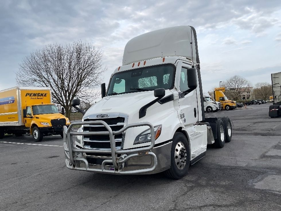 Day Cab Tractor-Heavy Duty Tractors-Freightliner-2021-T11664ST-Mount Pleasant-PA-493,982\n\t\tmiles-$ 42,500 - Image 3