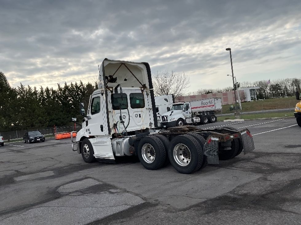 Day Cab Tractor-Heavy Duty Tractors-Freightliner-2021-T11664ST-Mount Pleasant-PA-493,982\n\t\tmiles-$ 42,500 - Image 5