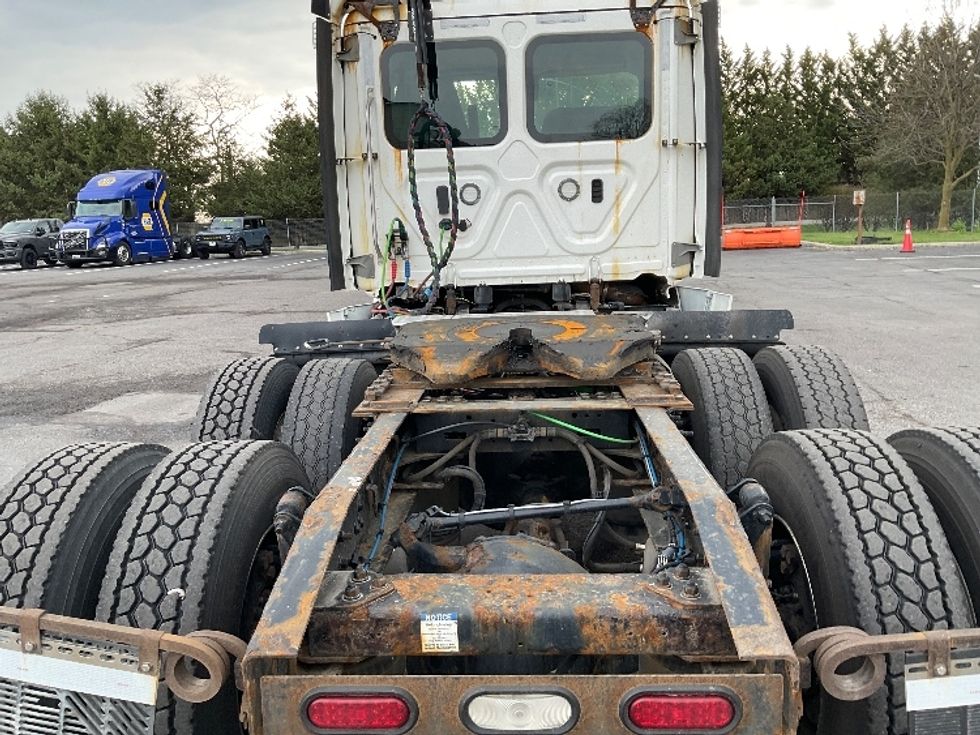 Day Cab Tractor-Heavy Duty Tractors-Freightliner-2021-T11664ST-Mount Pleasant-PA-493,982\n\t\tmiles-$ 42,500 - Image 6