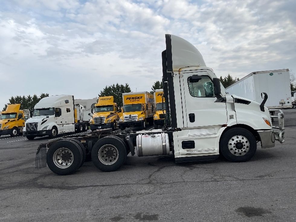 Day Cab Tractor-Heavy Duty Tractors-Freightliner-2021-T11664ST-Mount Pleasant-PA-493,982\n\t\tmiles-$ 42,500 - Image 8