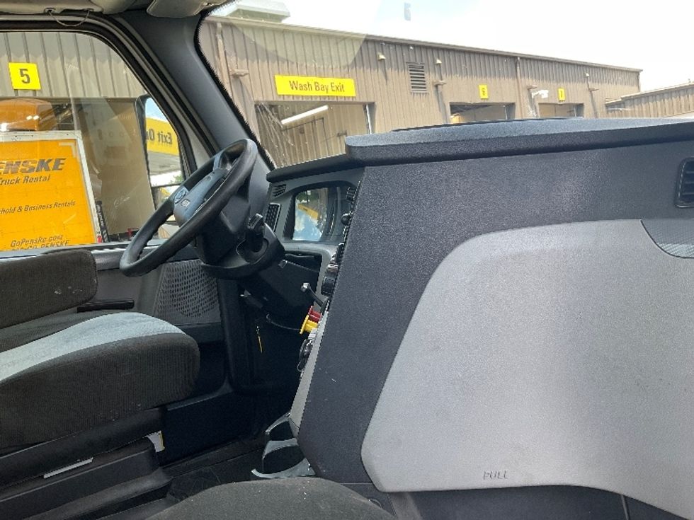 Day Cab Tractor-Heavy Duty Tractors-Freightliner-2021-T11664ST-Mount Pleasant-PA-514,516\n\t\tmiles-$ 44,000 - Image 11