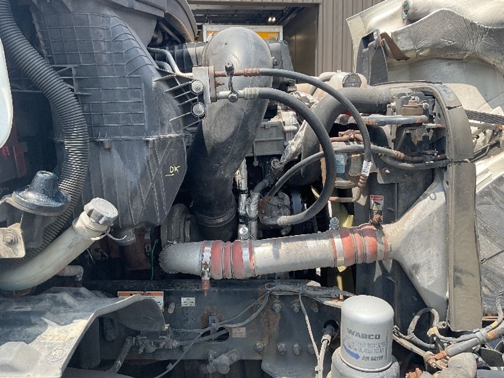 Day Cab Tractor-Heavy Duty Tractors-Freightliner-2021-T11664ST-Mount Pleasant-PA-514,516\n\t\tmiles-$ 44,000 - Image 14