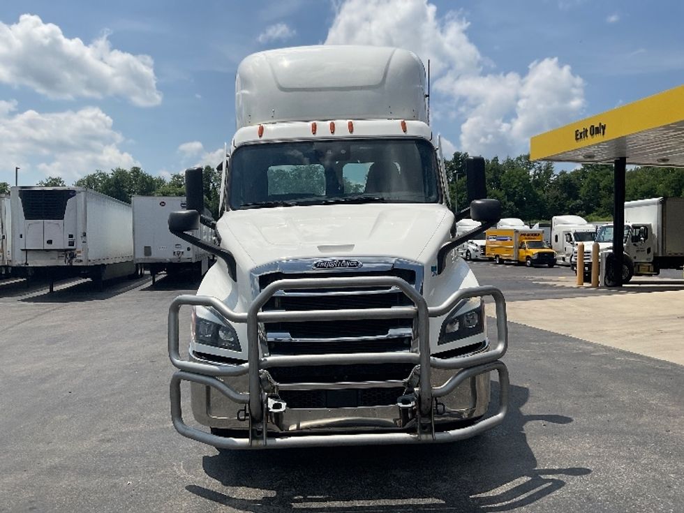 Day Cab Tractor-Heavy Duty Tractors-Freightliner-2021-T11664ST-Mount Pleasant-PA-514,516\n\t\tmiles-$ 44,000 - Image 2