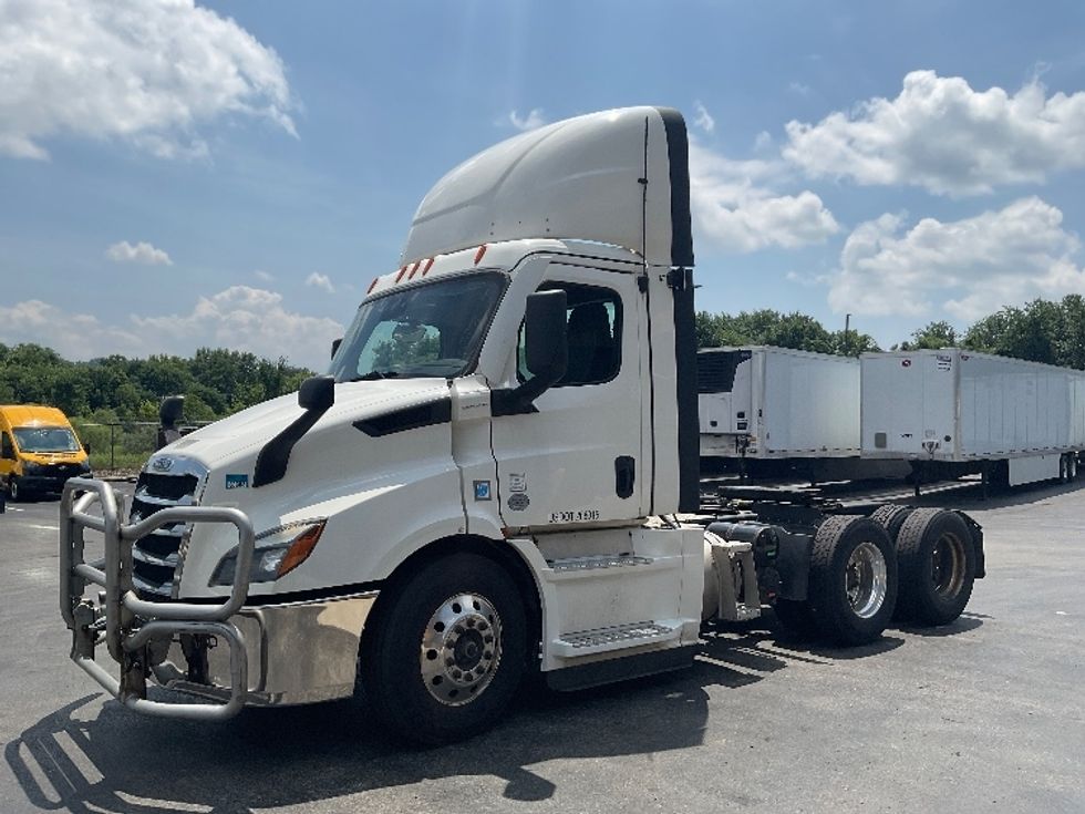 Day Cab Tractor-Heavy Duty Tractors-Freightliner-2021-T11664ST-Mount Pleasant-PA-514,516\n\t\tmiles-$ 44,000 - Image 3