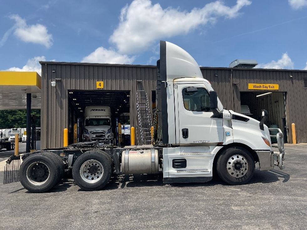 Day Cab Tractor-Heavy Duty Tractors-Freightliner-2021-T11664ST-Mount Pleasant-PA-514,516\n\t\tmiles-$ 44,000 - Image 7