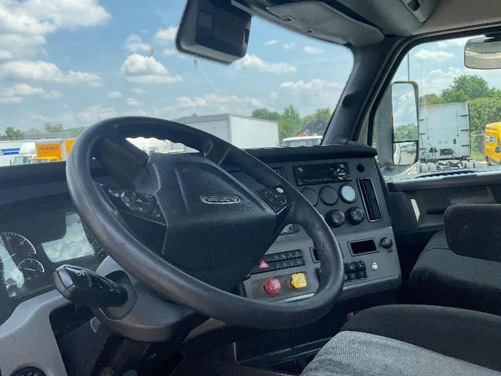 Day Cab Tractor-Heavy Duty Tractors-Freightliner-2021-T11664ST-Mount Pleasant-PA-514,516\n\t\tmiles-$ 44,000 - Image 9