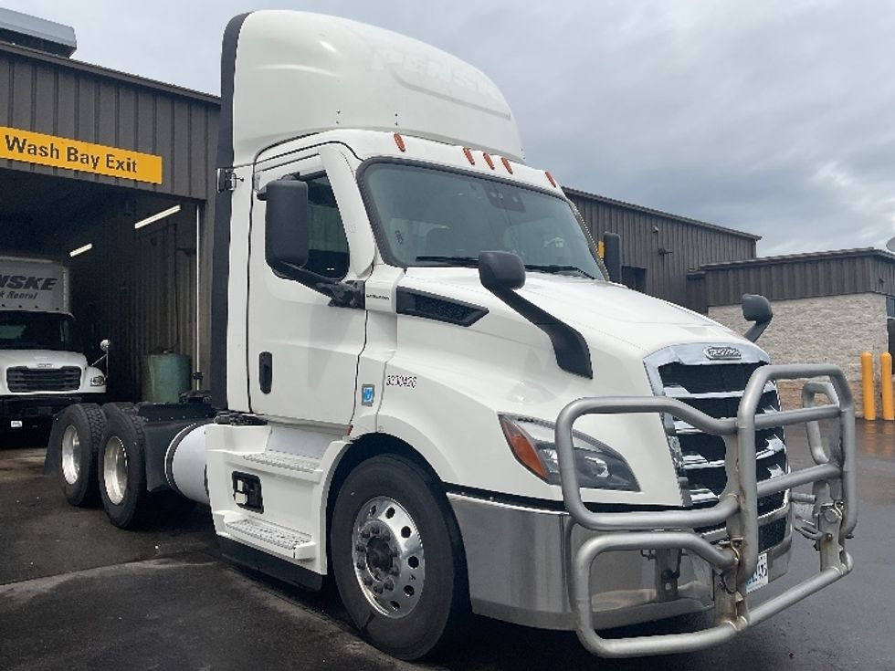 Day Cab Tractor-Heavy Duty Tractors-Freightliner-2021-T11664ST-Mount Pleasant-PA-515,868\n\t\tmiles-$ 44,000 - Image 1