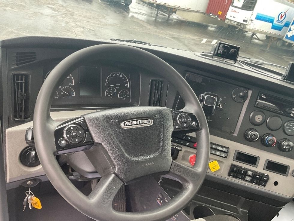 Day Cab Tractor-Heavy Duty Tractors-Freightliner-2021-T11664ST-Mount Pleasant-PA-515,868\n\t\tmiles-$ 44,000 - Image 11