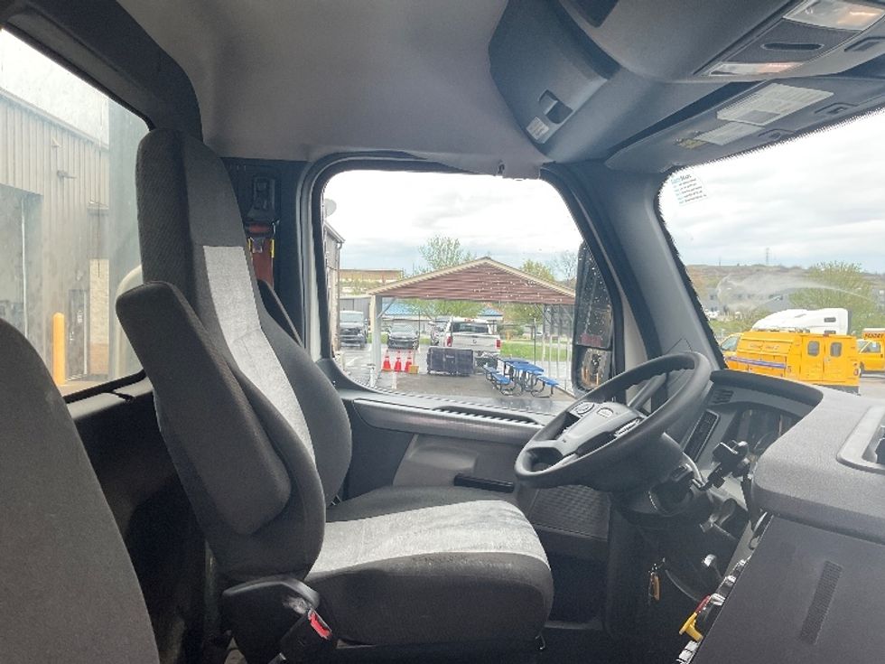 Day Cab Tractor-Heavy Duty Tractors-Freightliner-2021-T11664ST-Mount Pleasant-PA-515,868\n\t\tmiles-$ 44,000 - Image 14