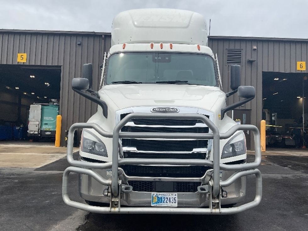 Day Cab Tractor-Heavy Duty Tractors-Freightliner-2021-T11664ST-Mount Pleasant-PA-515,868\n\t\tmiles-$ 44,000 - Image 2