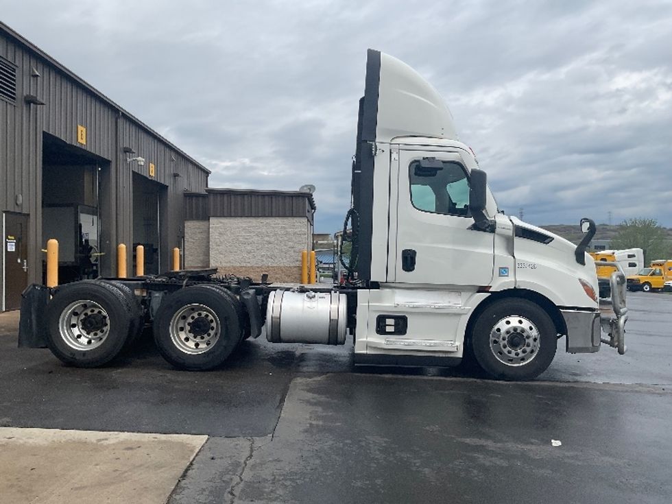 Day Cab Tractor-Heavy Duty Tractors-Freightliner-2021-T11664ST-Mount Pleasant-PA-515,868\n\t\tmiles-$ 44,000 - Image 8