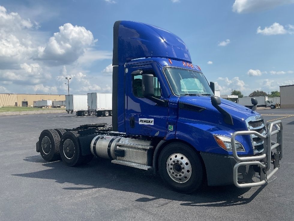 Day Cab Tractor-Heavy Duty Tractors-Freightliner-2021-T11664ST-Nashville (Mount Juliet)-TN-221,398\n\t\tmiles-$ 64,250 - Image 1