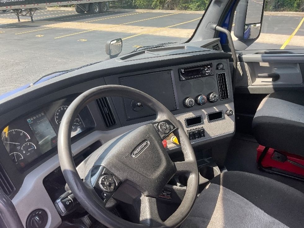 Day Cab Tractor-Heavy Duty Tractors-Freightliner-2021-T11664ST-Nashville (Mount Juliet)-TN-221,398\n\t\tmiles-$ 64,250 - Image 10