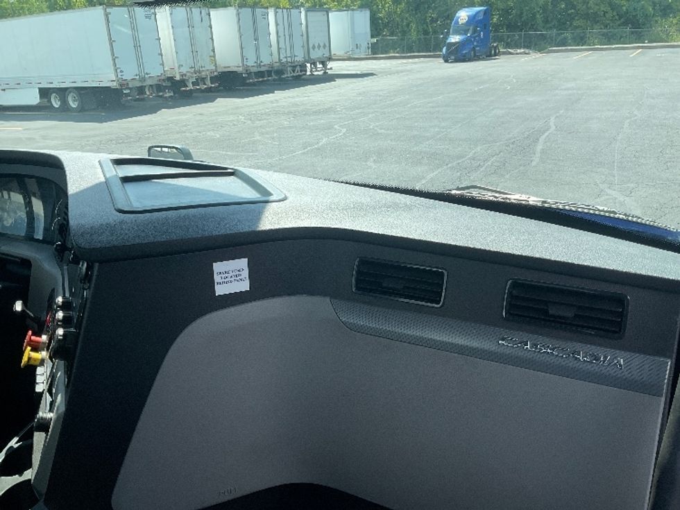 Day Cab Tractor-Heavy Duty Tractors-Freightliner-2021-T11664ST-Nashville (Mount Juliet)-TN-221,398\n\t\tmiles-$ 64,250 - Image 13