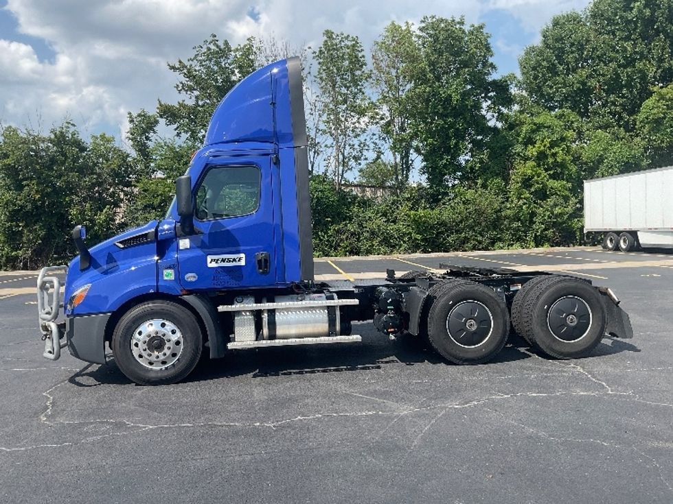 Day Cab Tractor-Heavy Duty Tractors-Freightliner-2021-T11664ST-Nashville (Mount Juliet)-TN-221,398\n\t\tmiles-$ 64,250 - Image 4