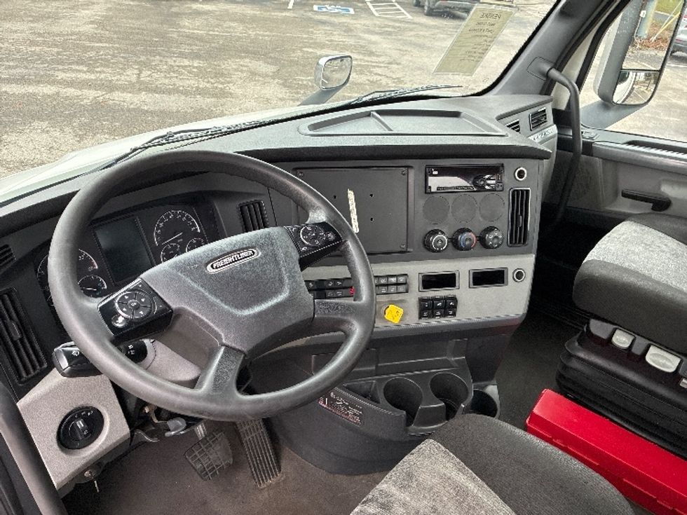 Day Cab Tractor-Heavy Duty Tractors-Freightliner-2021-T11664ST-Nashville (Mount Juliet)-TN-580,909\n\t\tmiles-$ 38,500 - Image 10