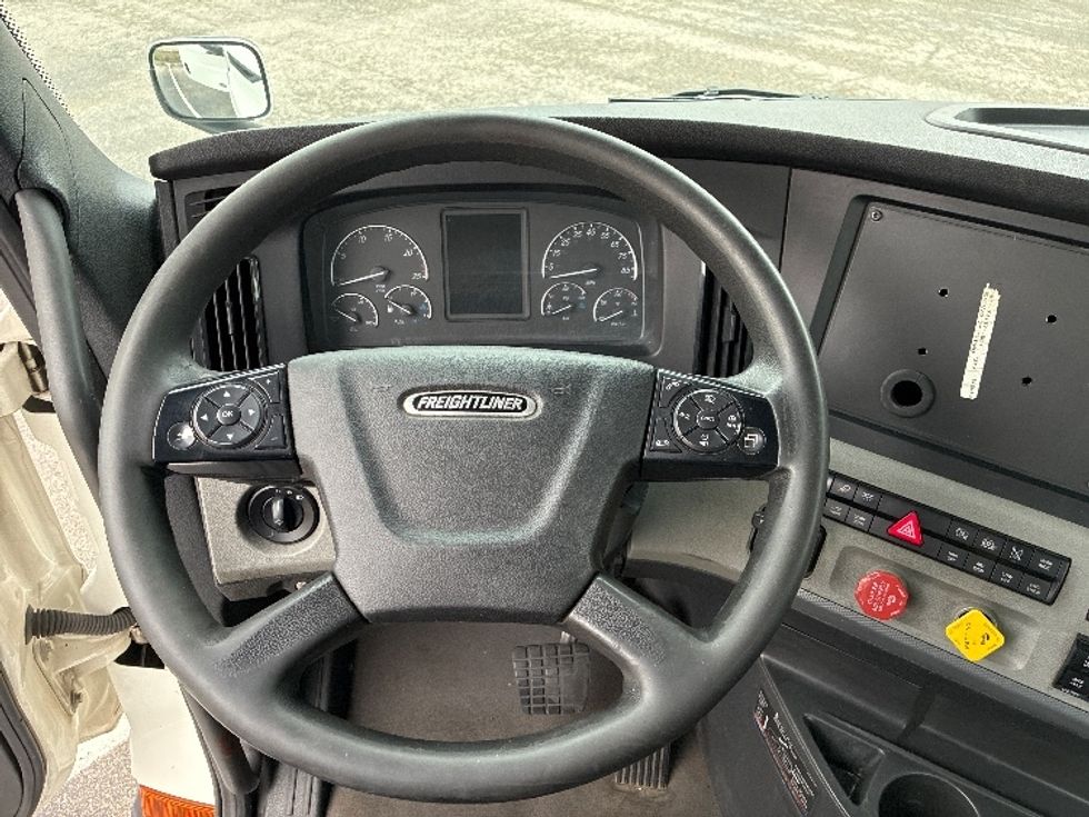 Day Cab Tractor-Heavy Duty Tractors-Freightliner-2021-T11664ST-Nashville (Mount Juliet)-TN-580,909\n\t\tmiles-$ 38,500 - Image 11