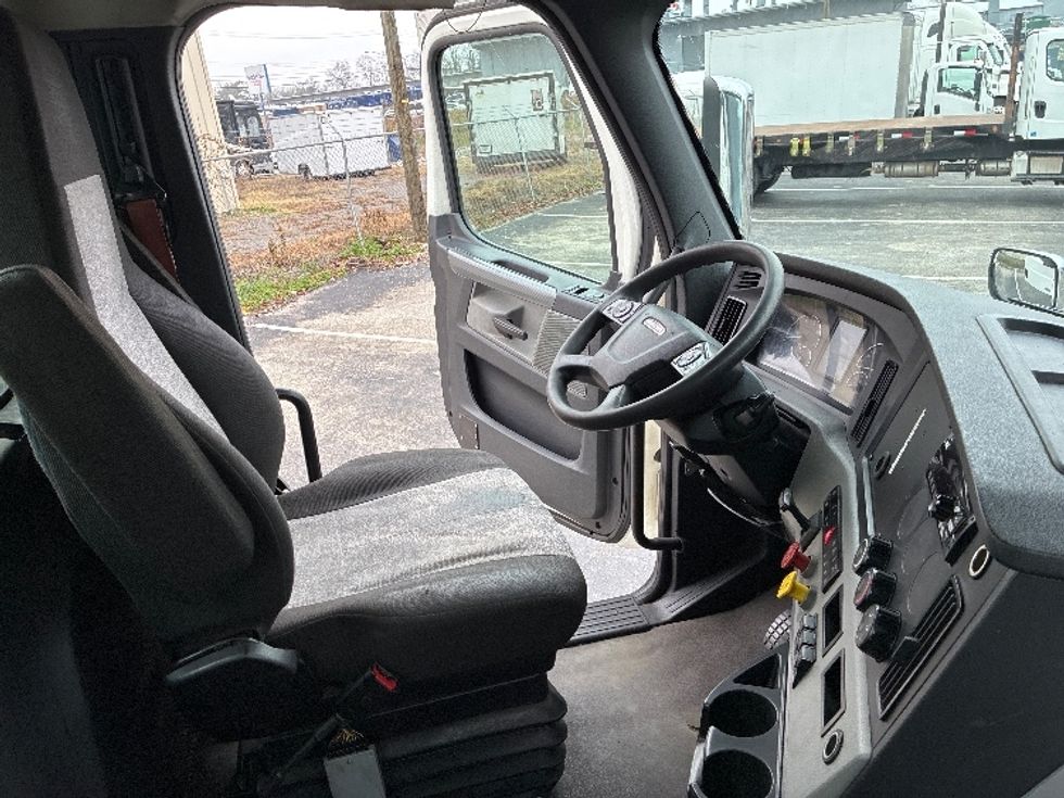 Day Cab Tractor-Heavy Duty Tractors-Freightliner-2021-T11664ST-Nashville (Mount Juliet)-TN-580,909\n\t\tmiles-$ 38,500 - Image 14