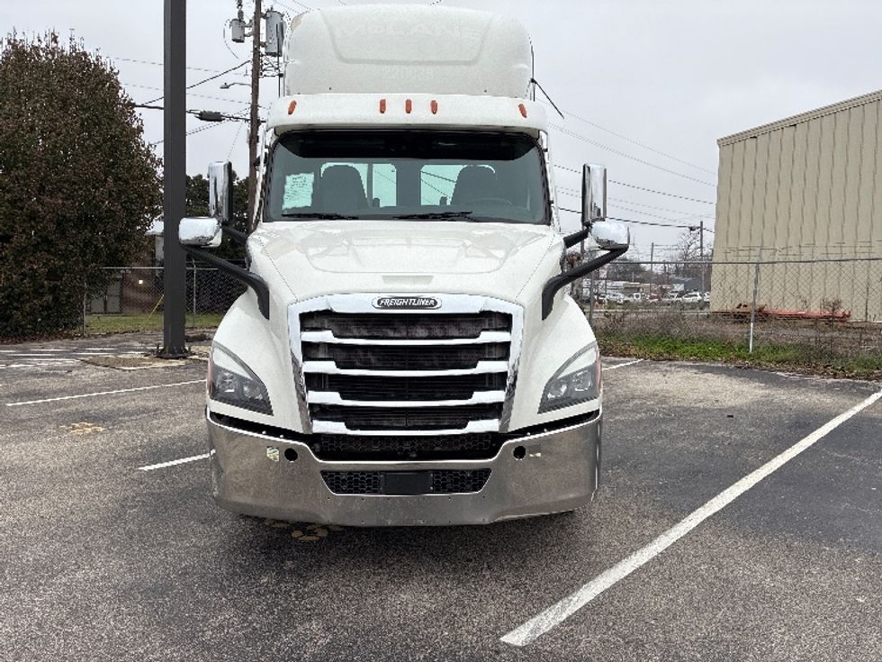 Day Cab Tractor-Heavy Duty Tractors-Freightliner-2021-T11664ST-Nashville (Mount Juliet)-TN-580,909\n\t\tmiles-$ 38,500 - Image 2