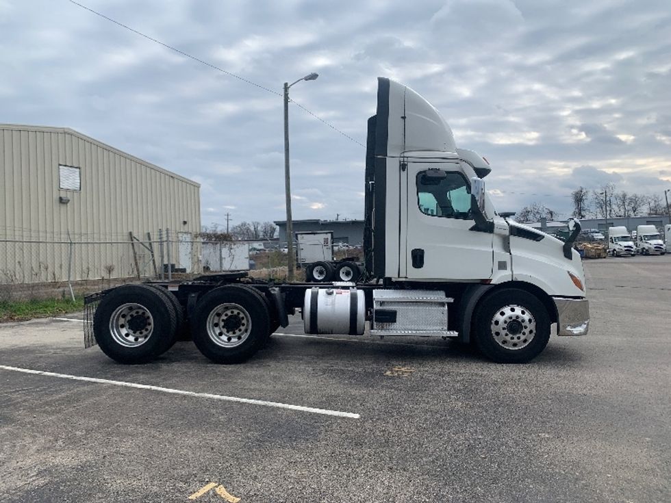 Day Cab Tractor-Heavy Duty Tractors-Freightliner-2021-T11664ST-Nashville (Mount Juliet)-TN-580,909\n\t\tmiles-$ 38,500 - Image 8