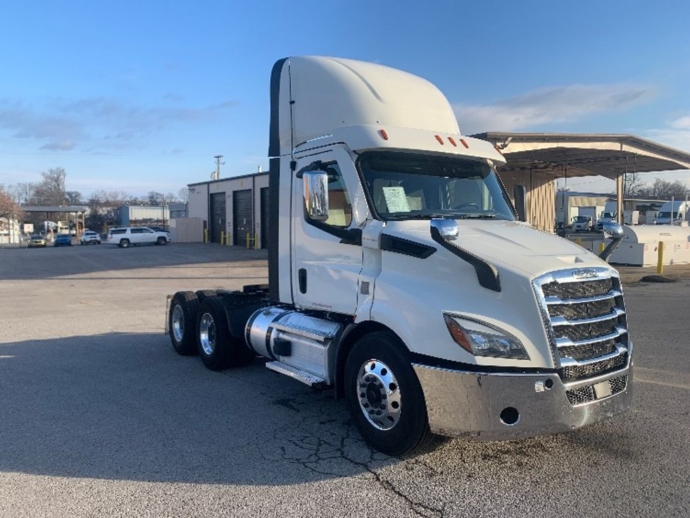 Day Cab Tractor-Heavy Duty Tractors-Freightliner-2021-T11664ST-Nashville (Mount Juliet)-TN-612,562\n\t\tmiles-$ 29,000 - Image 1