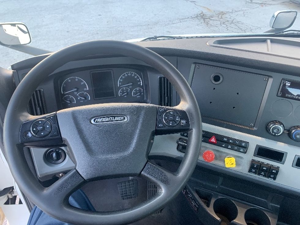Day Cab Tractor-Heavy Duty Tractors-Freightliner-2021-T11664ST-Nashville (Mount Juliet)-TN-612,562\n\t\tmiles-$ 29,000 - Image 11