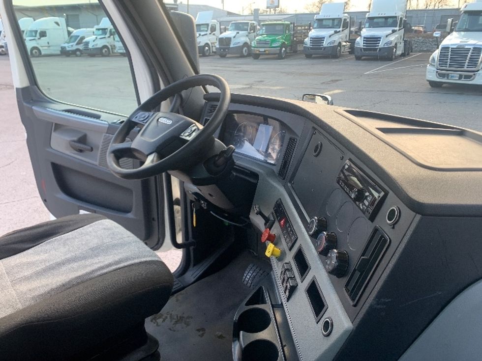 Day Cab Tractor-Heavy Duty Tractors-Freightliner-2021-T11664ST-Nashville (Mount Juliet)-TN-612,562\n\t\tmiles-$ 29,000 - Image 14
