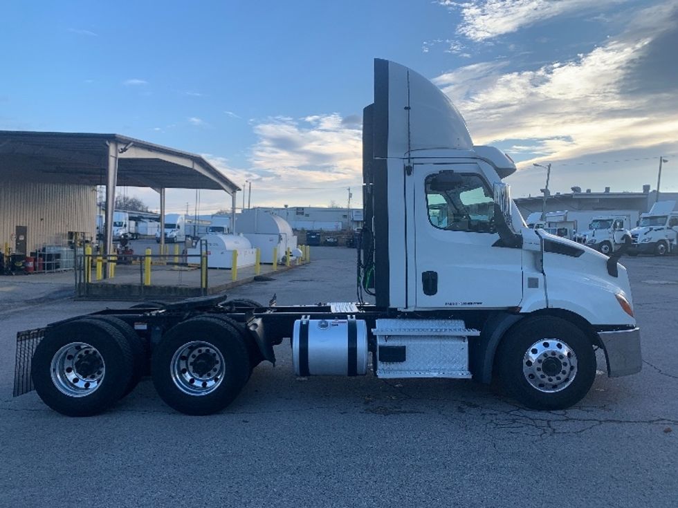 Day Cab Tractor-Heavy Duty Tractors-Freightliner-2021-T11664ST-Nashville (Mount Juliet)-TN-612,562\n\t\tmiles-$ 29,000 - Image 8