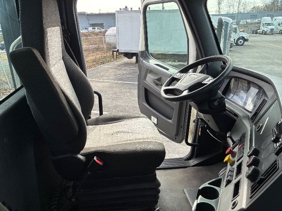 Day Cab Tractor-Heavy Duty Tractors-Freightliner-2021-T11664ST-Nashville (Mount Juliet)-TN-687,469\n\t\tmiles-$ 29,000 - Image 14