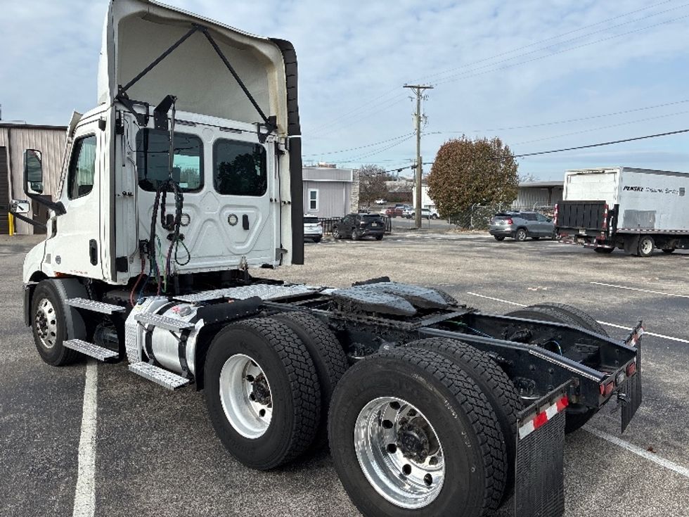 Day Cab Tractor-Heavy Duty Tractors-Freightliner-2021-T11664ST-Nashville (Mount Juliet)-TN-687,469\n\t\tmiles-$ 29,000 - Image 5