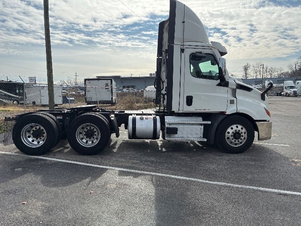 Day Cab Tractor-Heavy Duty Tractors-Freightliner-2021-T11664ST-Nashville (Mount Juliet)-TN-687,469\n\t\tmiles-$ 29,000 - Image 8
