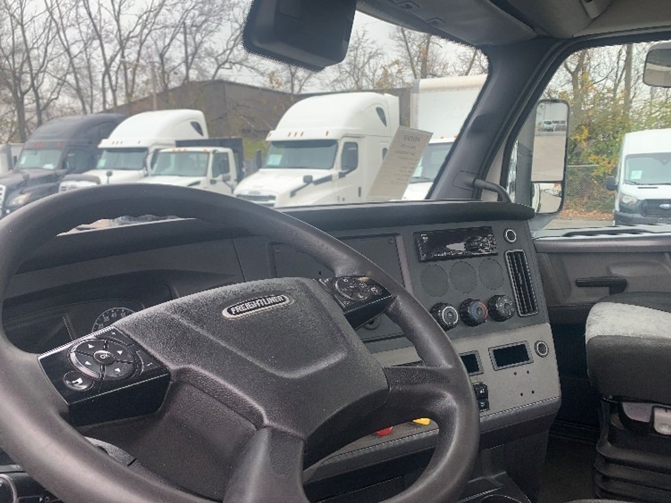 Day Cab Tractor-Heavy Duty Tractors-Freightliner-2021-T11664ST-Nashville (Mount Juliet)-TN-692,649\n\t\tmiles-$ 28,000 - Image 10