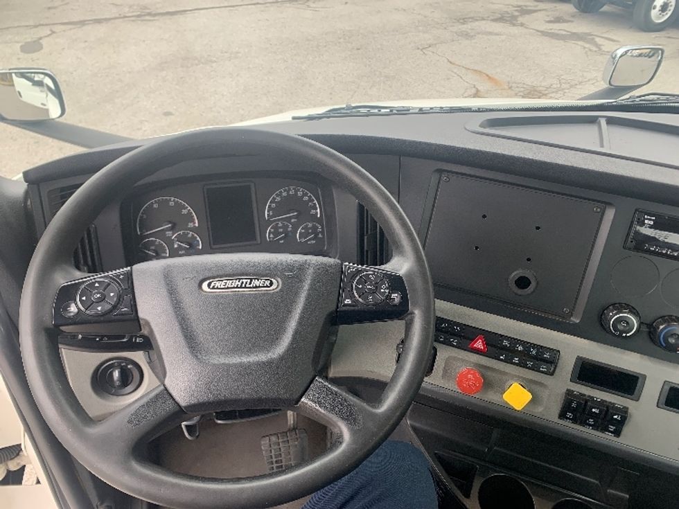 Day Cab Tractor-Heavy Duty Tractors-Freightliner-2021-T11664ST-Nashville (Mount Juliet)-TN-692,649\n\t\tmiles-$ 28,000 - Image 11