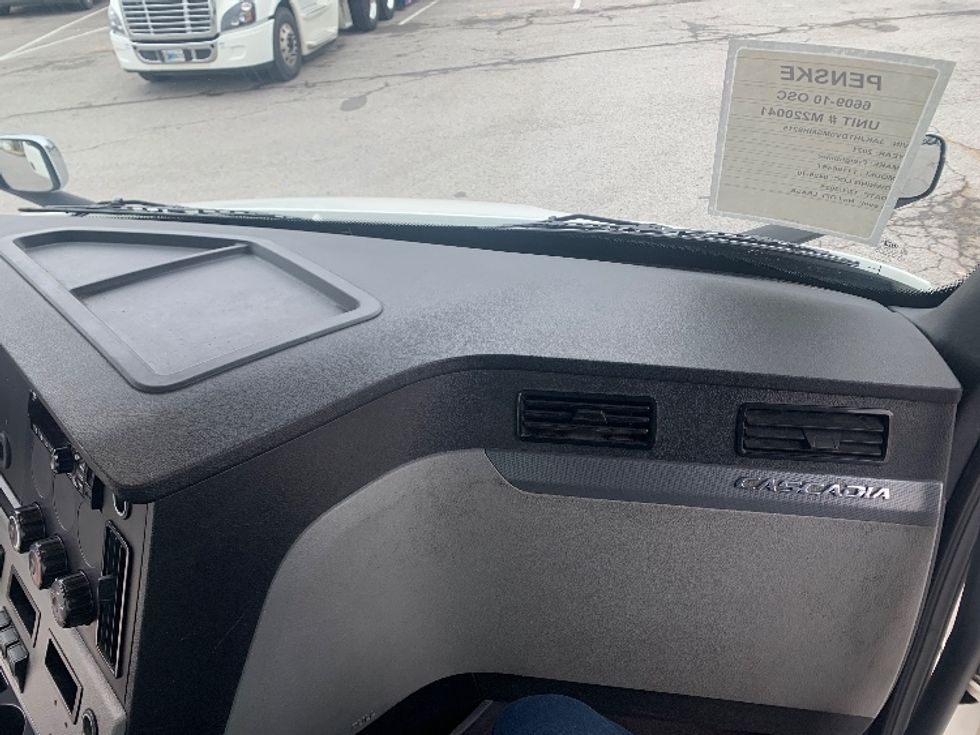 Day Cab Tractor-Heavy Duty Tractors-Freightliner-2021-T11664ST-Nashville (Mount Juliet)-TN-692,649\n\t\tmiles-$ 28,000 - Image 13