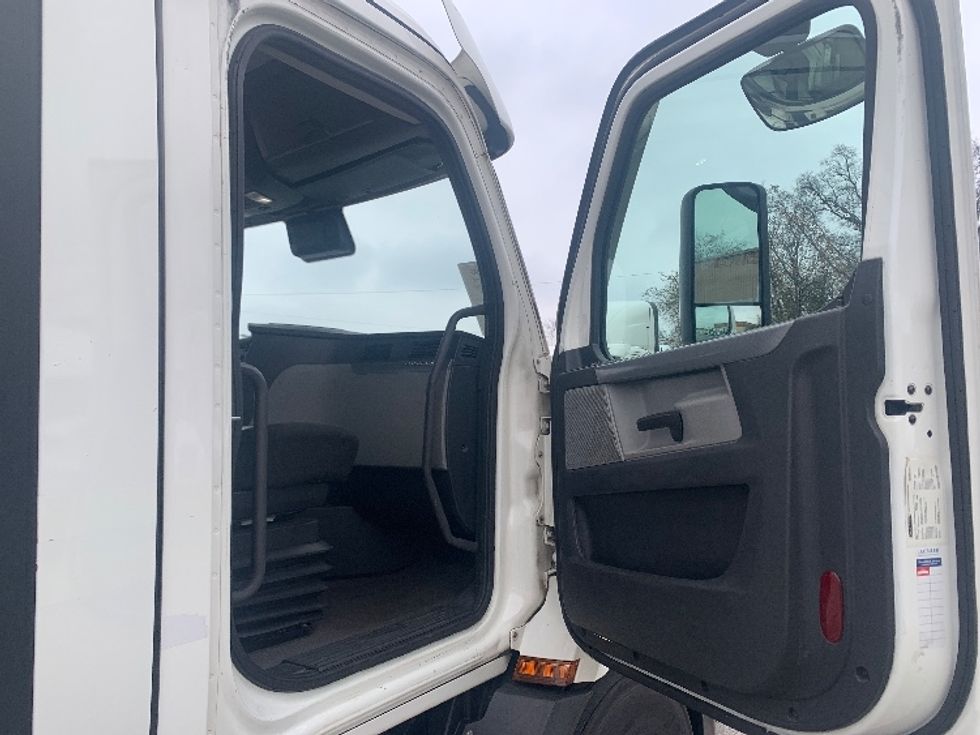 Day Cab Tractor-Heavy Duty Tractors-Freightliner-2021-T11664ST-Nashville (Mount Juliet)-TN-692,649\n\t\tmiles-$ 28,000 - Image 12
