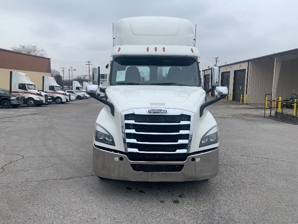 Day Cab Tractor-Heavy Duty Tractors-Freightliner-2021-T11664ST-Nashville (Mount Juliet)-TN-692,649\n\t\tmiles-$ 28,000 - Image 2