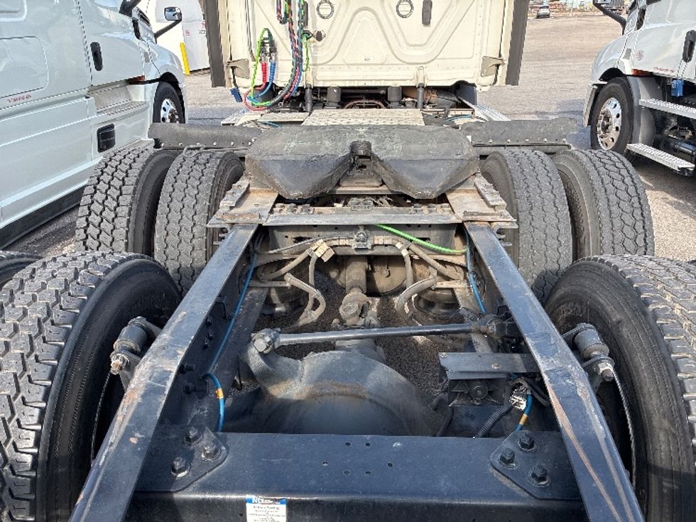 Day Cab Tractor-Heavy Duty Tractors-Freightliner-2021-T11664ST-Nashville (Mount Juliet)-TN-692,649\n\t\tmiles-$ 28,000 - Image 6