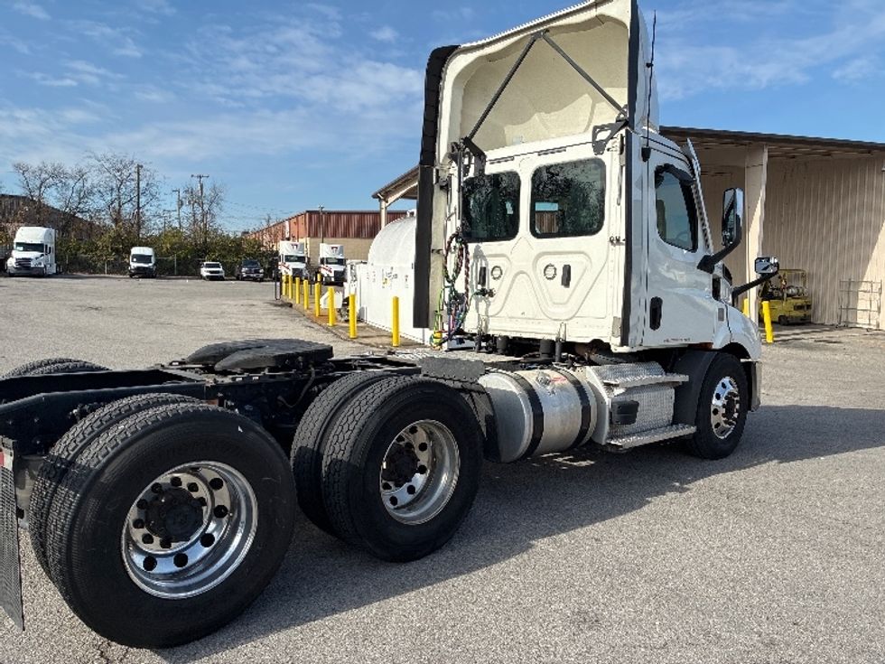 Day Cab Tractor-Heavy Duty Tractors-Freightliner-2021-T11664ST-Nashville (Mount Juliet)-TN-692,649\n\t\tmiles-$ 28,000 - Image 7