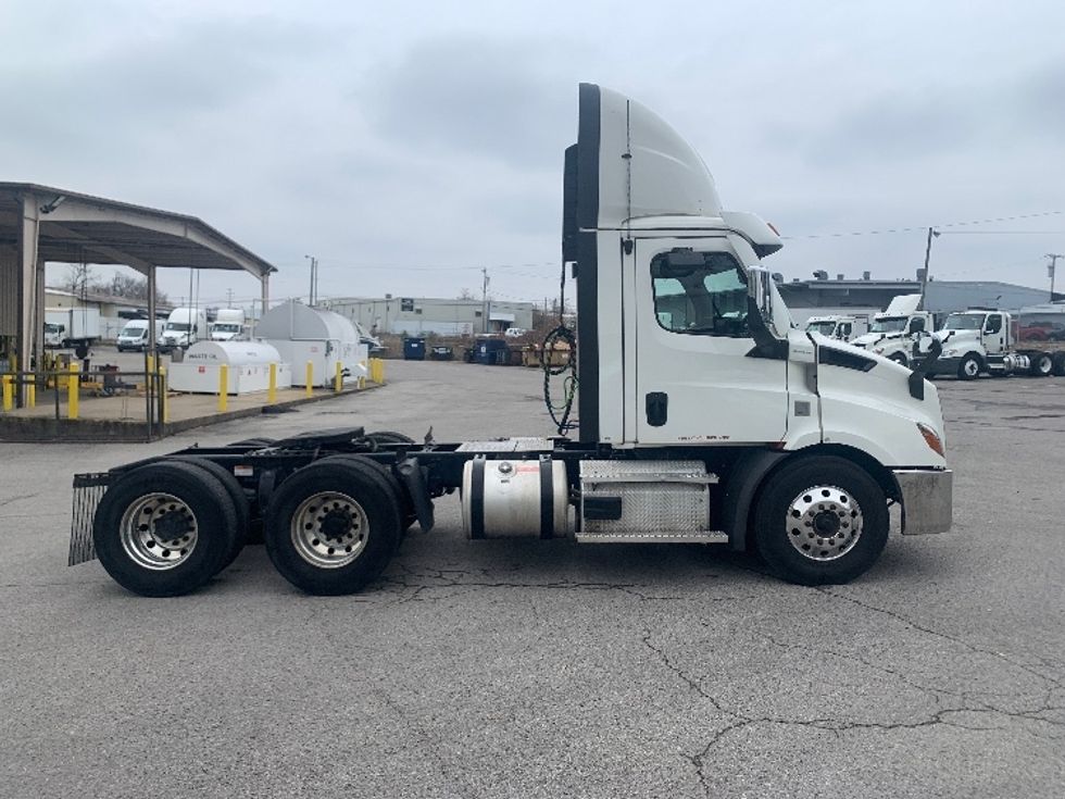 Day Cab Tractor-Heavy Duty Tractors-Freightliner-2021-T11664ST-Nashville (Mount Juliet)-TN-692,649\n\t\tmiles-$ 28,000 - Image 8
