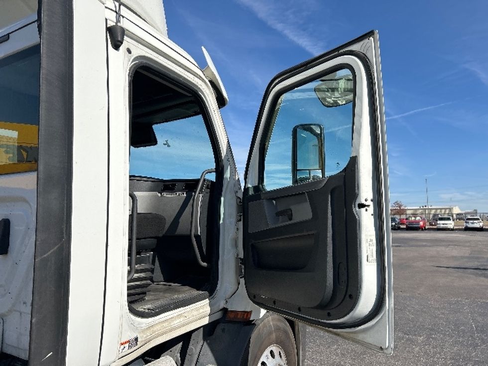Day Cab Tractor-Heavy Duty Tractors-Freightliner-2021-T11664ST-Oklahoma City-OK-341,229\n\t\tmiles-$ 65,500 - Image 12