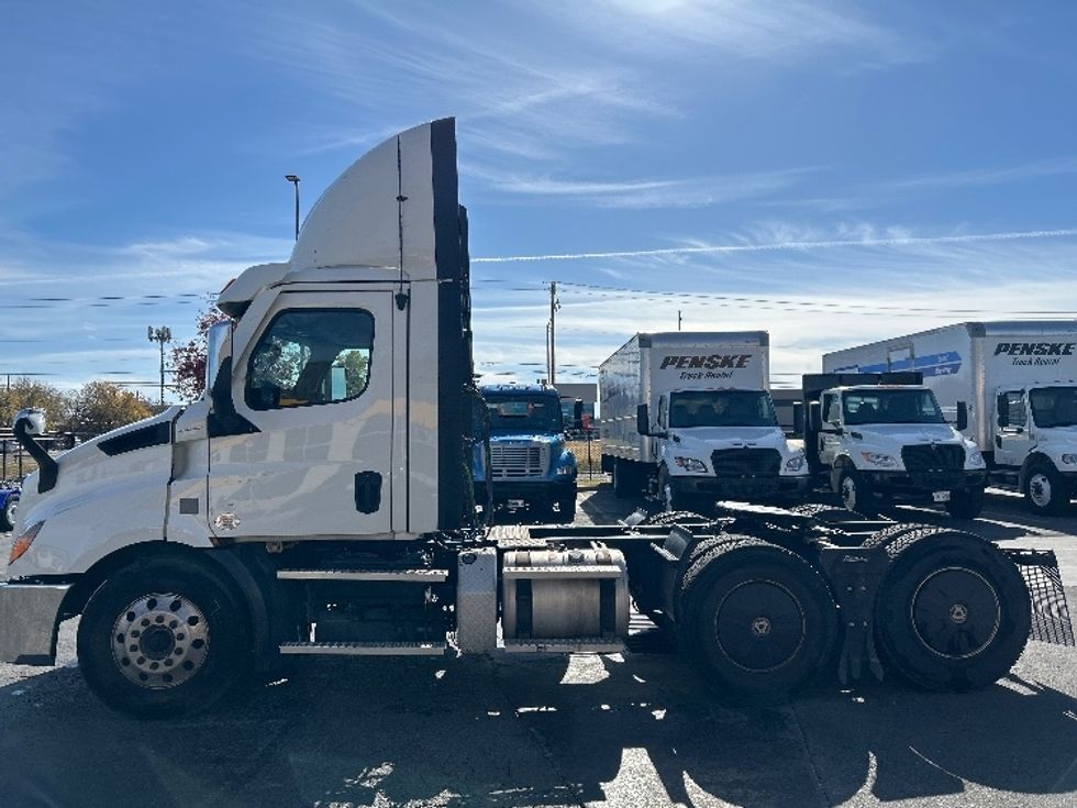 Day Cab Tractor-Heavy Duty Tractors-Freightliner-2021-T11664ST-Oklahoma City-OK-341,229\n\t\tmiles-$ 65,500 - Image 4