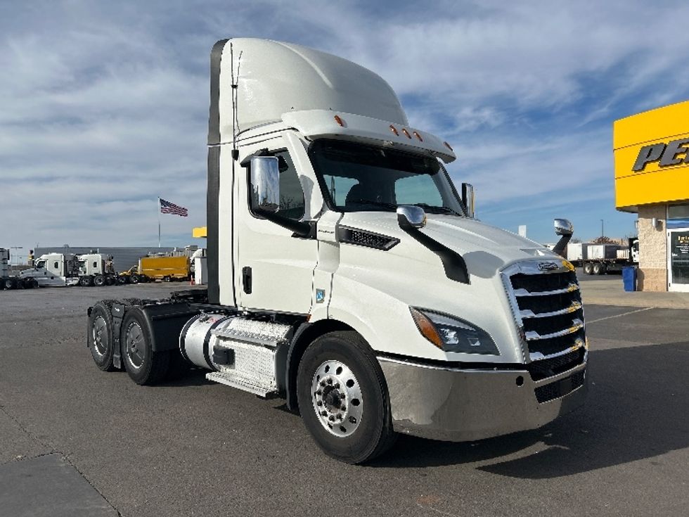 Day Cab Tractor-Heavy Duty Tractors-Freightliner-2021-T11664ST-Oklahoma City-OK-476,201\n\t\tmiles-$ 51,750 - Image 1