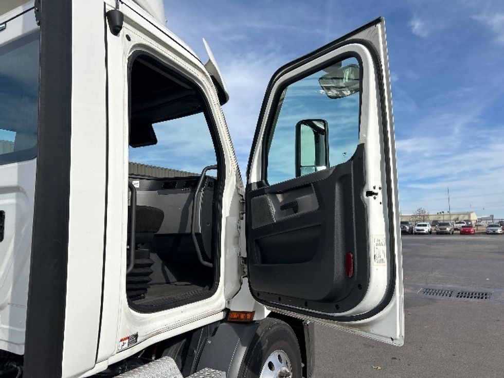 Day Cab Tractor-Heavy Duty Tractors-Freightliner-2021-T11664ST-Oklahoma City-OK-476,201\n\t\tmiles-$ 51,750 - Image 12