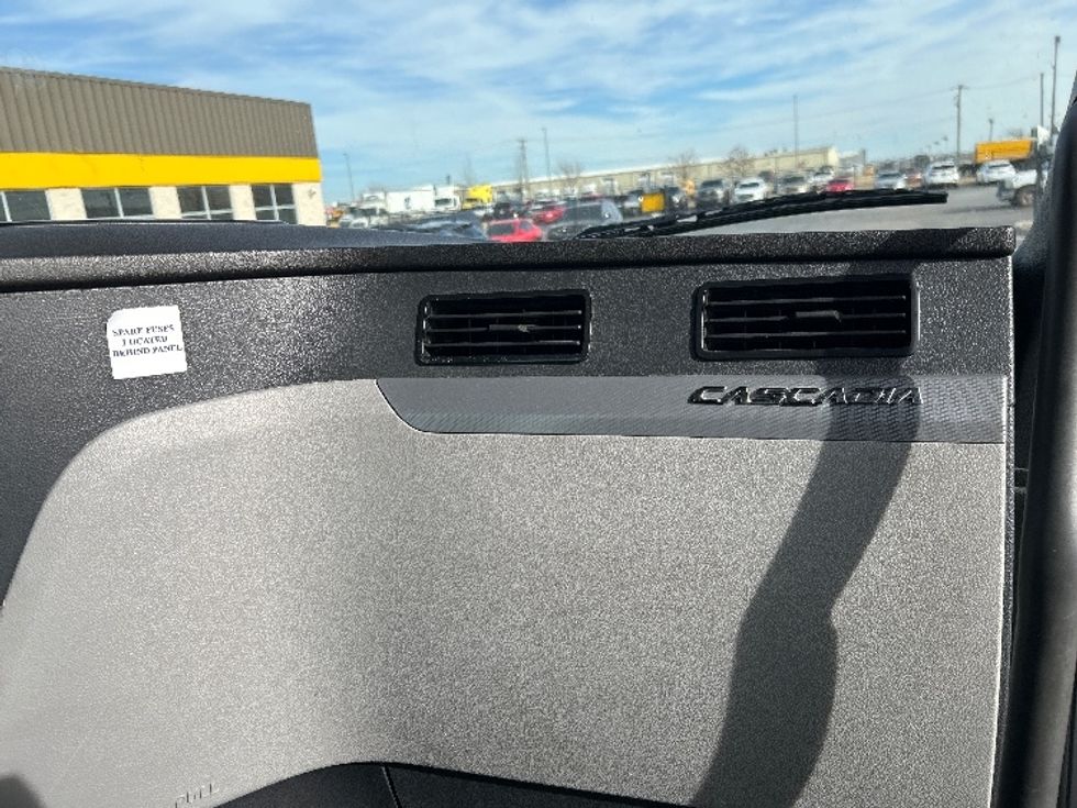 Day Cab Tractor-Heavy Duty Tractors-Freightliner-2021-T11664ST-Oklahoma City-OK-476,201\n\t\tmiles-$ 51,750 - Image 13