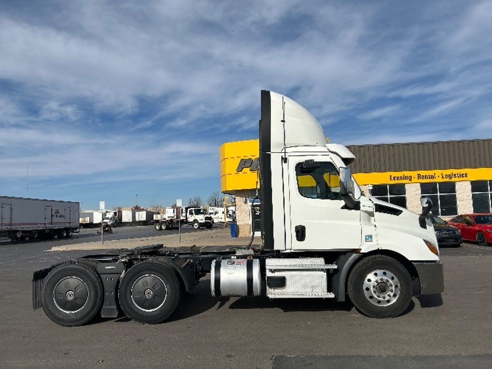 Day Cab Tractor-Heavy Duty Tractors-Freightliner-2021-T11664ST-Oklahoma City-OK-476,201\n\t\tmiles-$ 51,750 - Image 8